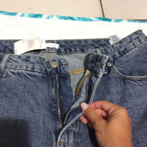 Good American Good 90s Duster Tapered High Rise Jeans in Blue950 Size 16 - Picture 4 of 6